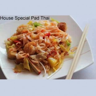 T2. House Pad Thai (Flat Noodles)