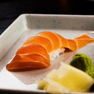 Smoked Salmon Nigiri Sushi (2pcs)