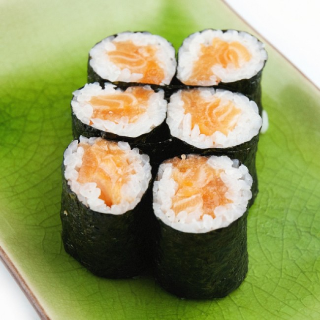 Smoked Salmon Maki (6pcs)