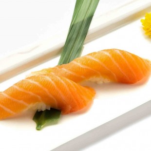 Salmon Sushi (2pcs)