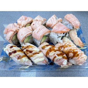 22. Torched Sushi and Roll Combo (12pcs)