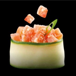 Spicy Salmon Cucumber Sushi (2pcs)