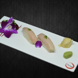 White Tuna Sushi (2 pcs)