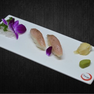 Yellow Tail Sushi (2 pcs)