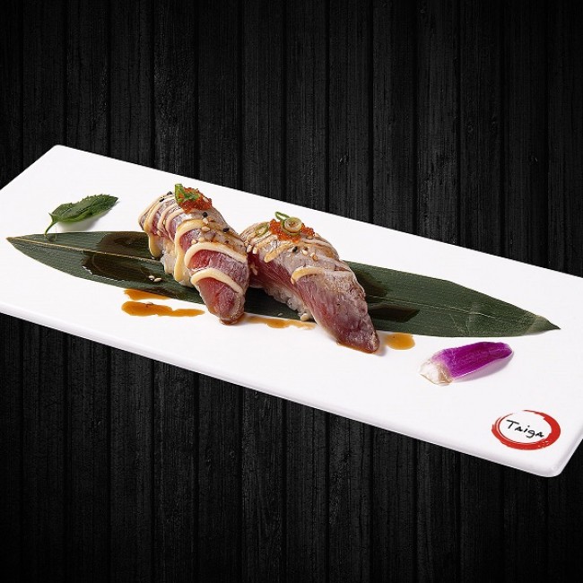 Torched Red Tuna Sushi (2 pcs)